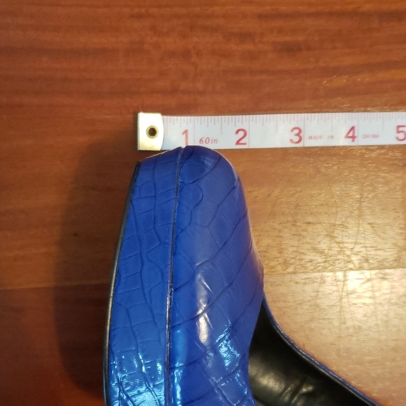 G by Guess royal blue shoe with black heels. - Picture 4 of 6